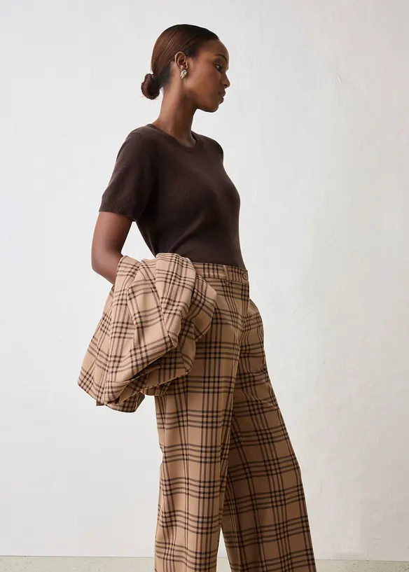 Pantalon large et doux &agrave; pinces, bonprix
