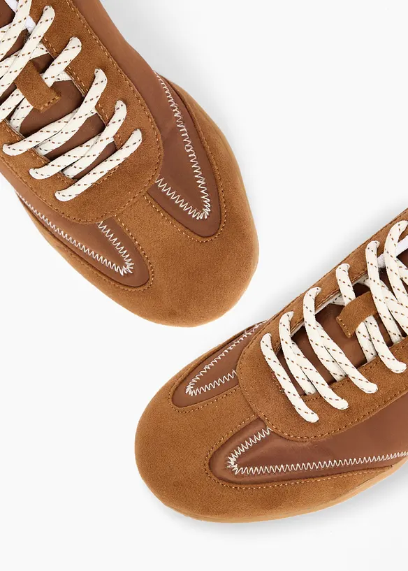 Sneakers au look r&eacute;tro, bonprix