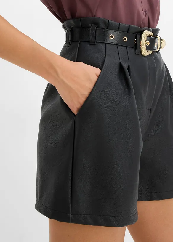 Short enduit avec ceinture, bonprix