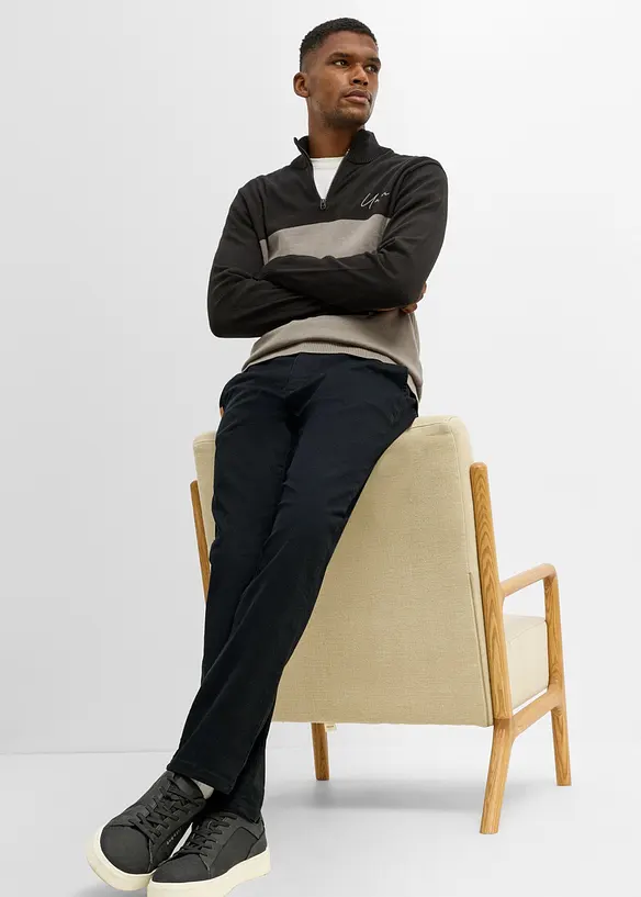 Classic Fit Stretch-Chinohose mit weitem Bein, Straight, bonprix