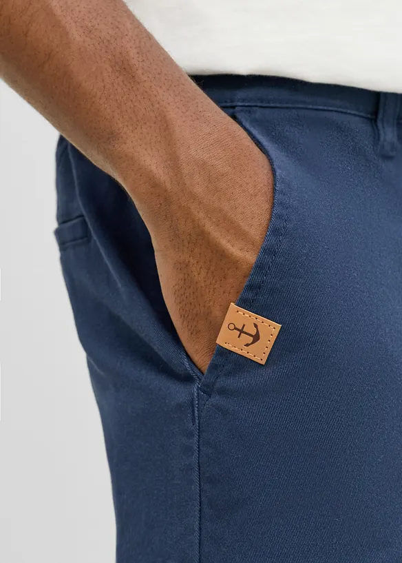 Classic Fit Stretch-Chinohose mit weitem Bein, Straight, bonprix