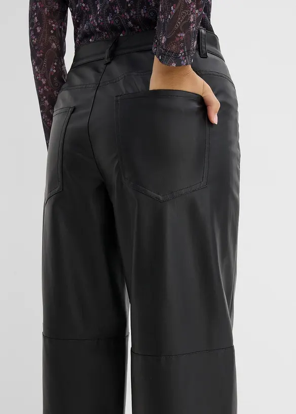 Lederimitat-Hose in Barrelform, bonprix