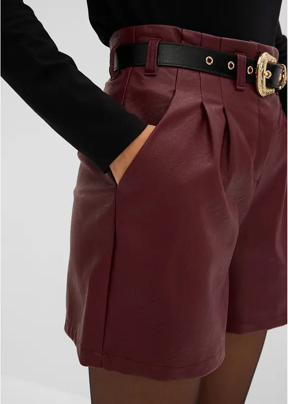 Lederimitat-Shorts mit G&uuml;rtel, bonprix