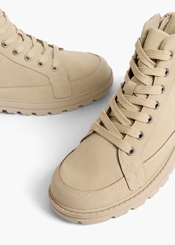 Boots lac&eacute;es &agrave; semelle crant&eacute;e, bonprix