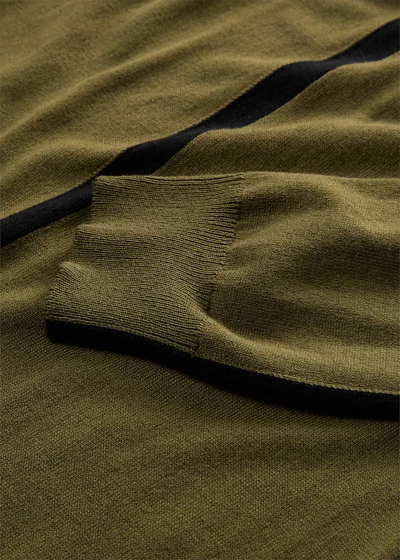 Strickkleid aus Viskose-Mix mit Kontrastdetails, bonprix