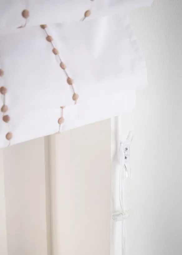 Store pliss&eacute; avec broderie, bonprix
