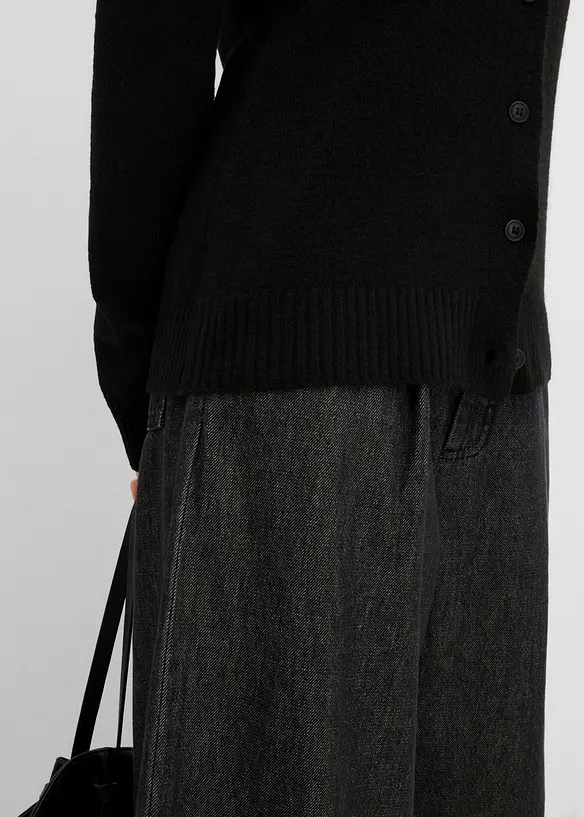 Taillierte Strickjacke mit Kunstfellkragen, bonprix