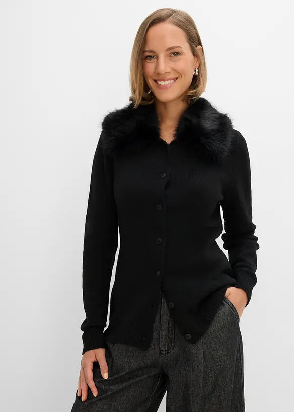 Taillierte Strickjacke mit Kunstfellkragen, bonprix