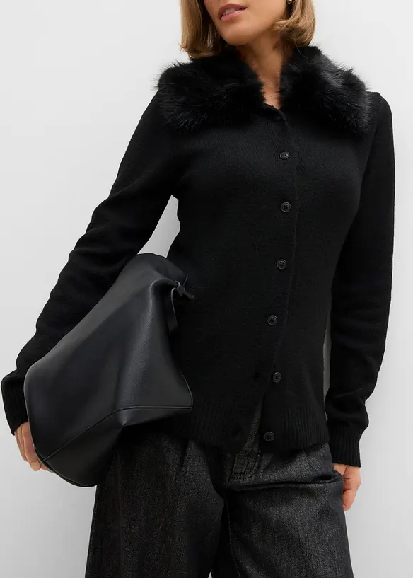 Taillierte Strickjacke mit Kunstfellkragen, bonprix