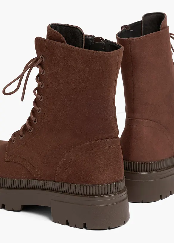 Boots lac&eacute;es &agrave; semelle crant&eacute;e, bonprix