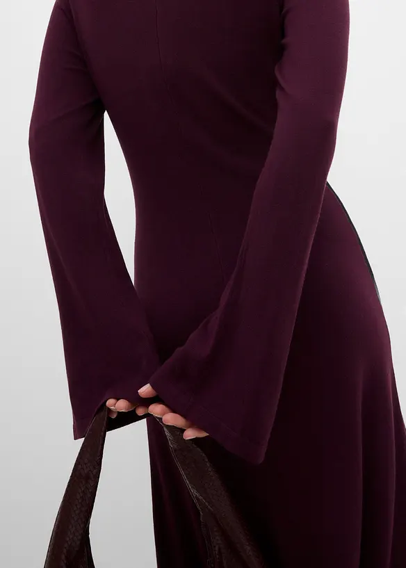 Robe en maille &agrave; d&eacute;tails contrastants, bonprix