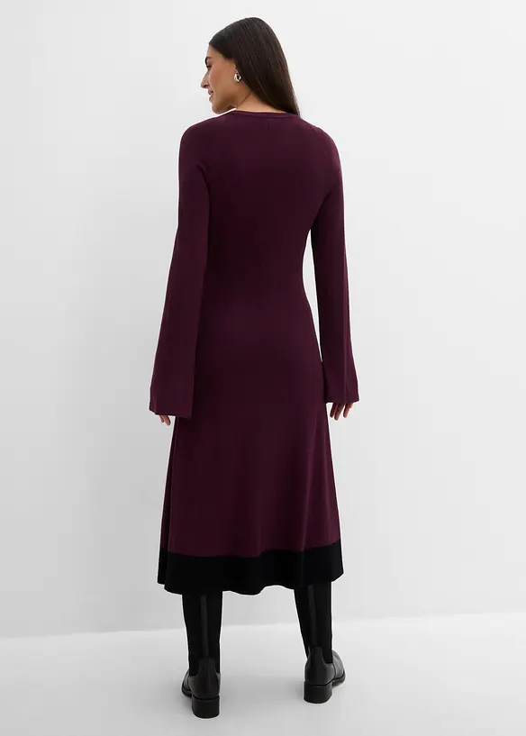 Robe en maille &agrave; d&eacute;tails contrastants, bonprix