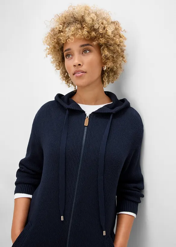 Gilet long en maille &agrave; capuche, bonprix