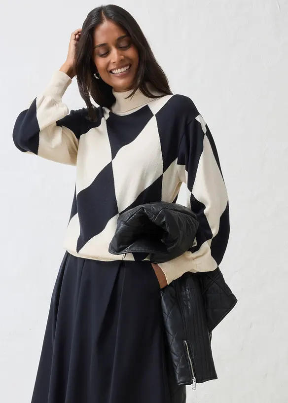 Pull col roul&eacute; en fine maille, bonprix