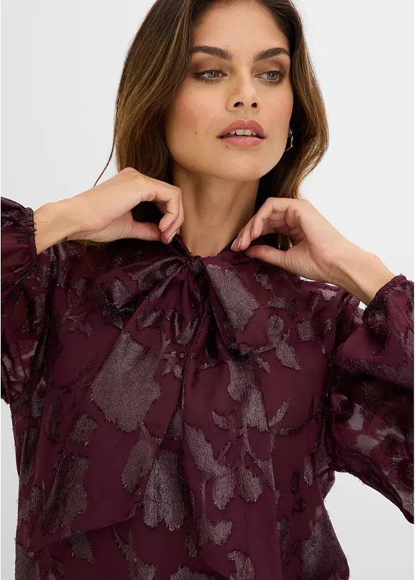 Blouse ample &agrave; broderies, bonprix