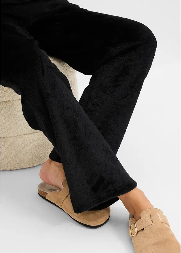 Loungewear Hausanzug aus Kuschelfleece mit Stickerei, bonprix