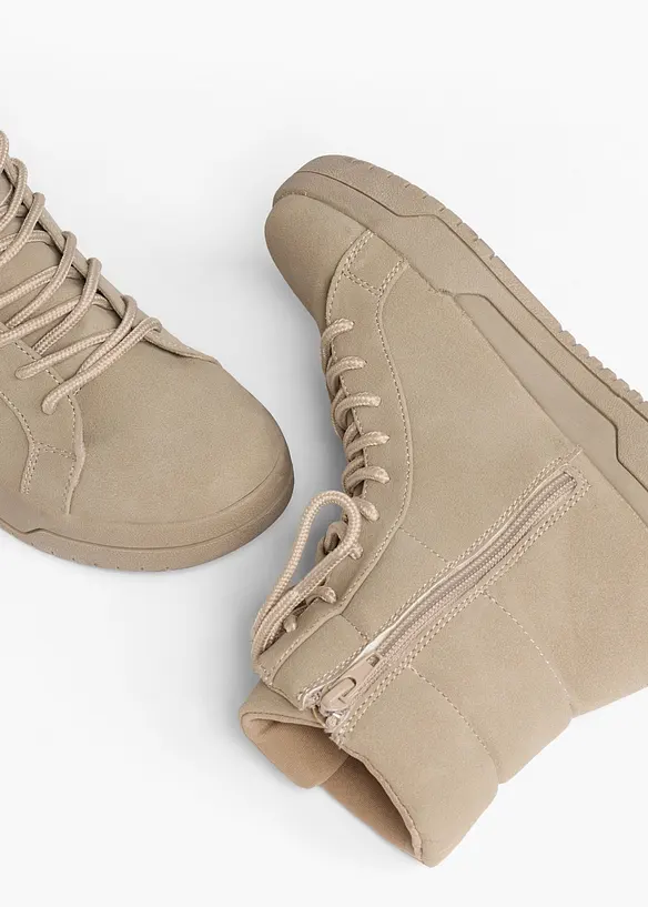 Boots lac&eacute;es &agrave; semelle crant&eacute;e, bonprix