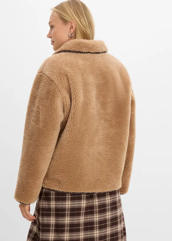 Veste en sherpa avec pattes de boutonnage d&eacute;coratives, bonprix