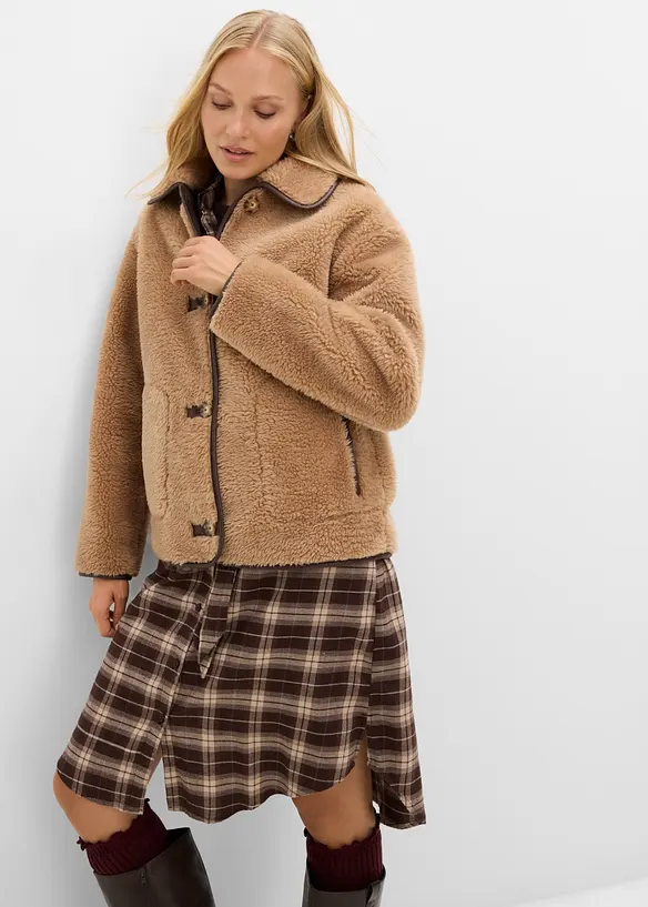 Veste en sherpa avec pattes de boutonnage d&eacute;coratives, bonprix