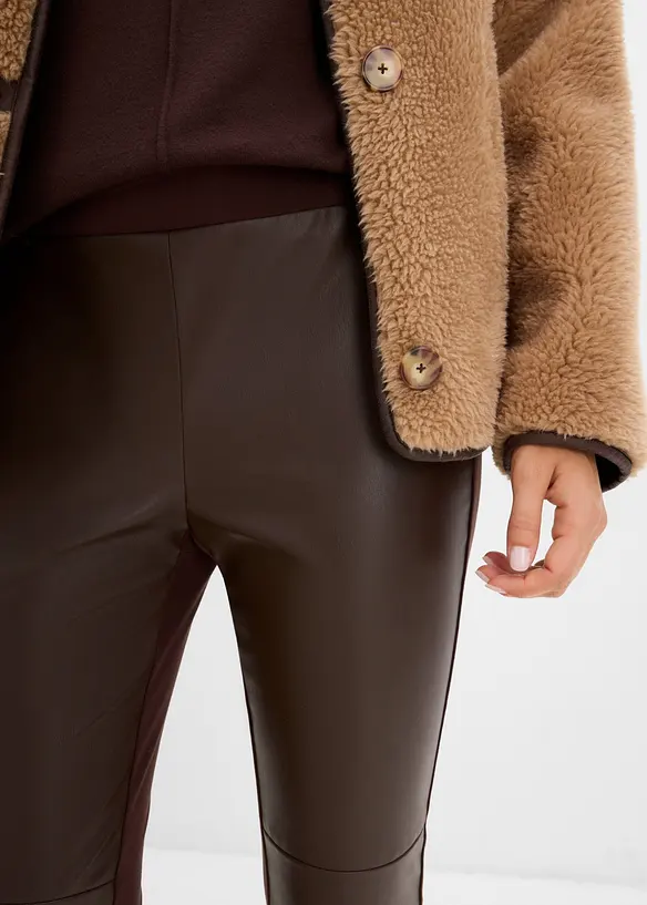 Legging enduit avec coutures d&rsquo;empi&egrave;cement aux genoux, bonprix