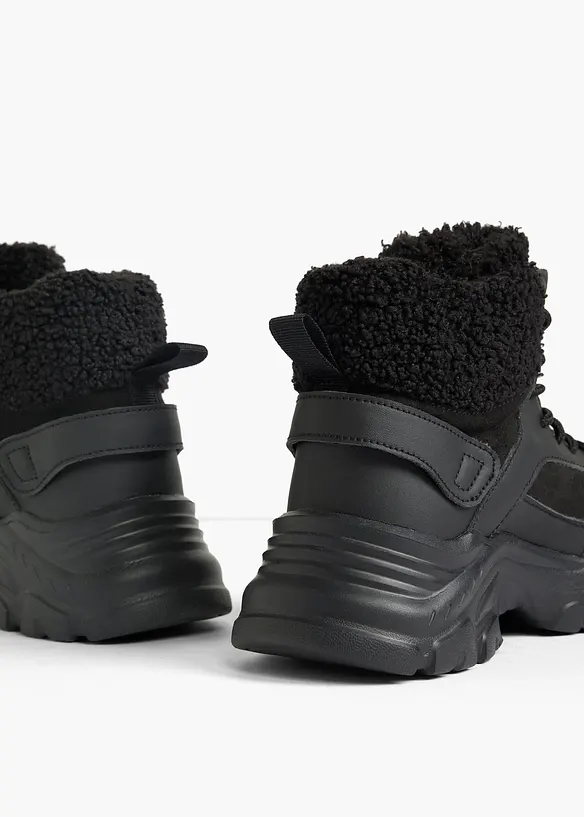Boots fourr&eacute;es &agrave; lacets, bonprix