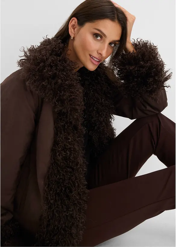 Manteau enduit avec bordures moutonn&eacute;es, bonprix