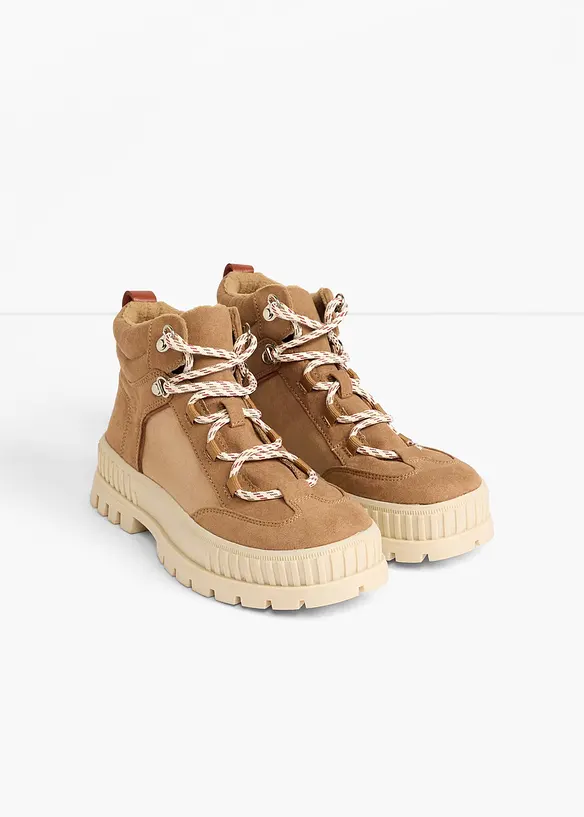 Boots lac&eacute;es &agrave; semelle crant&eacute;e, bonprix
