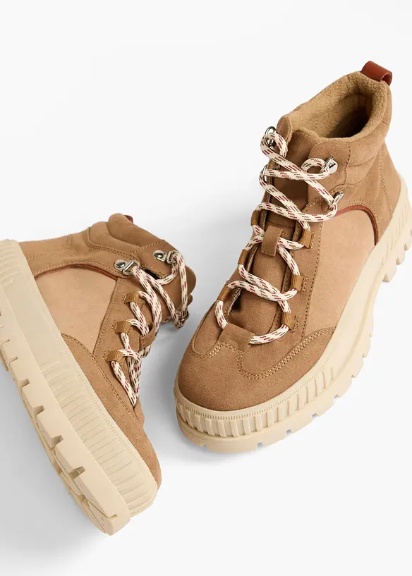Boots lac&eacute;es &agrave; semelle crant&eacute;e, bonprix