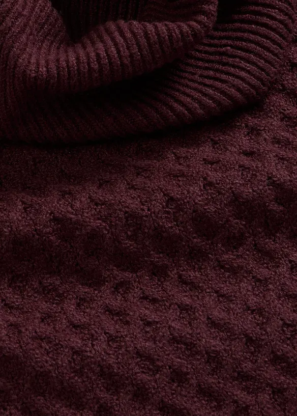 Figurbetontes Strickkleid mit Rollkragen, bonprix