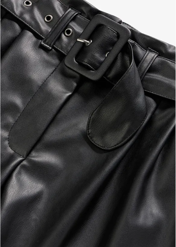 Short enduit avec ceinture, bonprix