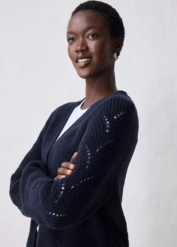 Longstrickjacke aus feinem Merinowoll-Mix mit Ajourmuster, bonprix