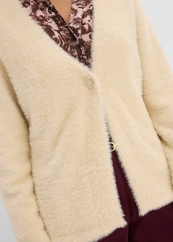 Strickjacke aus Federgarn, bonprix