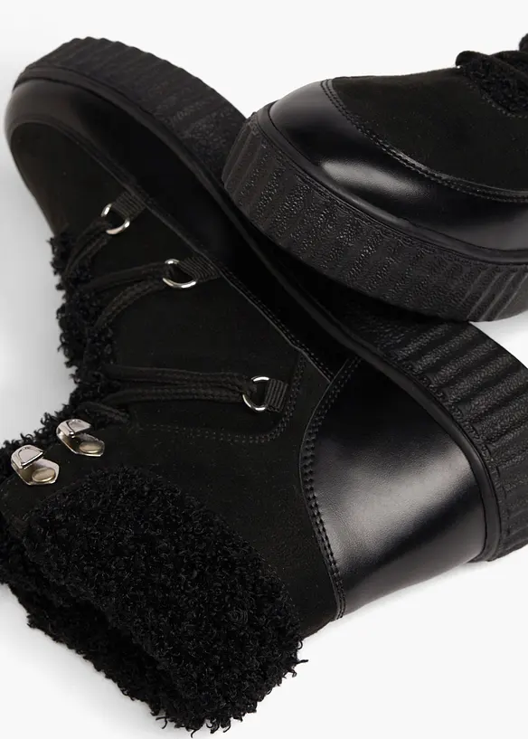 Boots fourr&eacute;es &agrave; lacets, bonprix